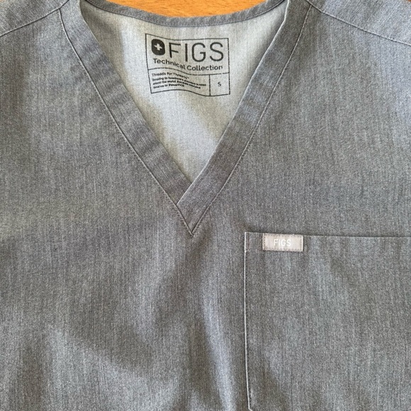 FIGS Women’s Short Sleeve Graphite Gray V-Neck Scrub Size Small - Picture 3 of 4